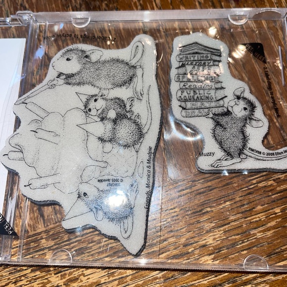 Stampendous House Mouse Cling Rubber Stamp Stack Of Books Lighting Of A Cupcake - Picture 2 of 3